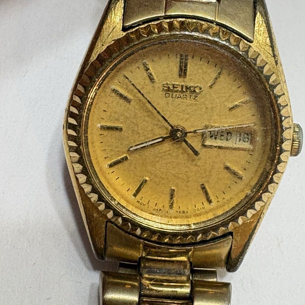 Vintage Seiko Womens Watch 24mm Champagne Dial Gold Tone Day Date